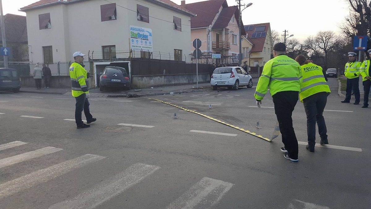 Accident cu patru răniți provocat de o șoferiță care circula ”pe interzis” | FOTO