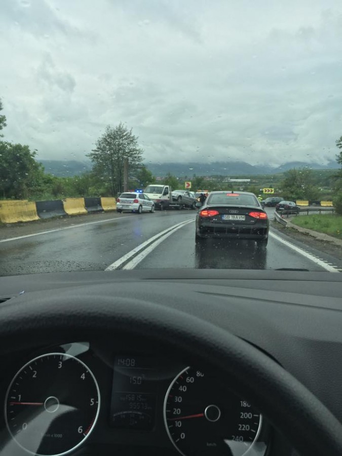 Patru autovehicule implicate într-un accident pe Hula Bradului