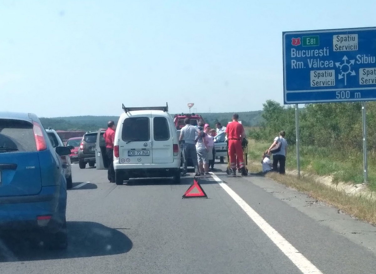 Accident în coloană. Trei mașini lovite în zona Hula Bradului