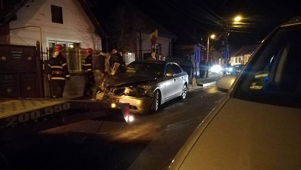 O mașină a intrat într-o conductă de gaz | foto