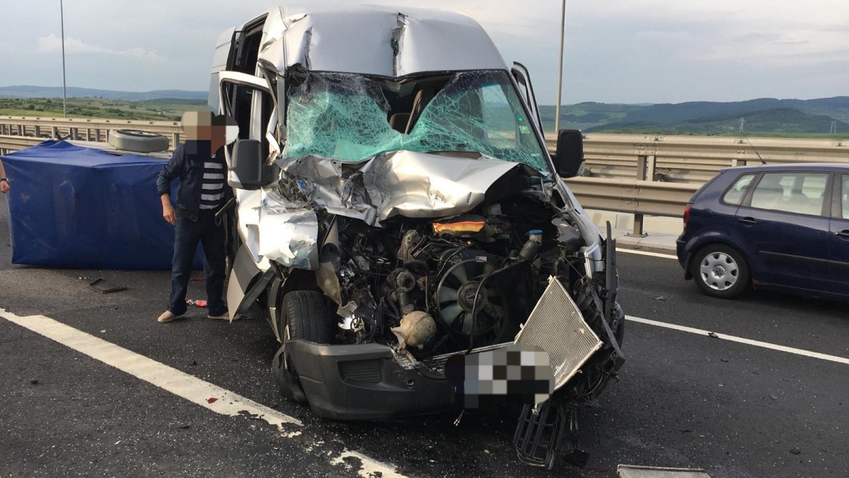 Accident pe autostradă: pasager rănit, din cauza nepăstrării distanței regulamentare