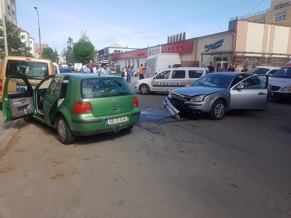 Accident pe strada Mirăslău. Patru mașini lovite