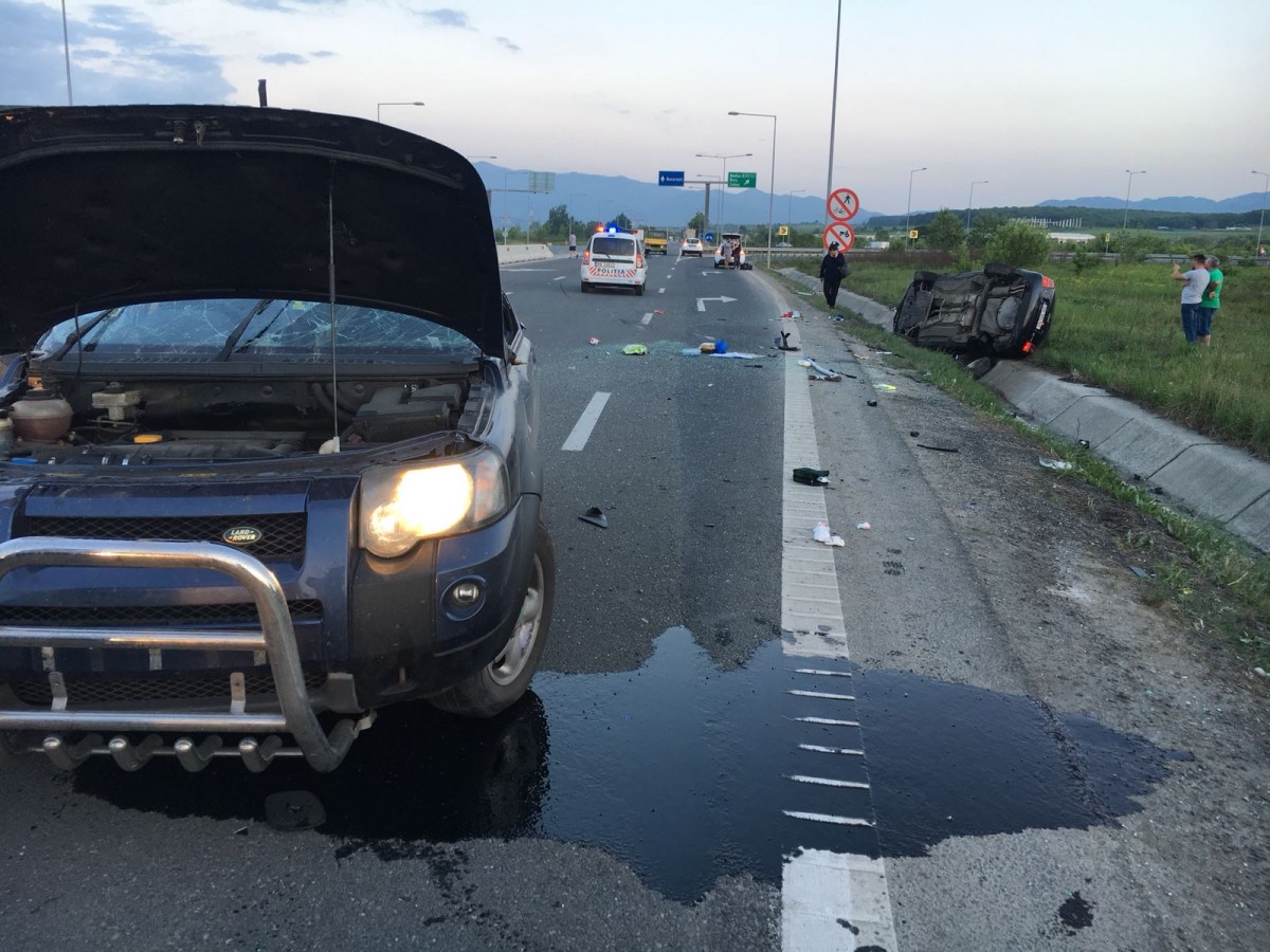 Accident grav în zona Mohu: după o depășire neregulamentară, a ajuns pe sensul opus de mers
