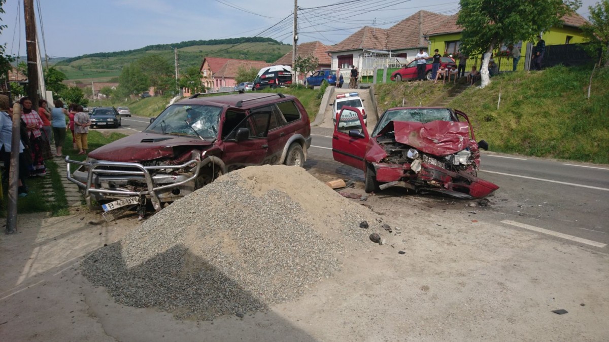 Doi răniți în urma unui accident petrecut pe DN 14A. Din cauza neatenției