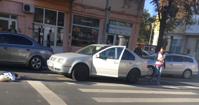 Accident pe trecerea de pietoni, pe Semaforului. Intervine SMURD-ul