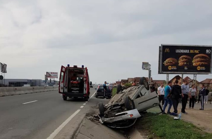 Accident pe DN 1. Două mașini sunt implicate FOTO