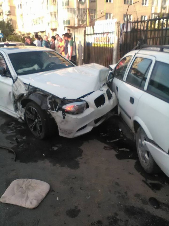 Foto-video | Pietonul prins între mașini în accidentului de ieri are multiple fracturi la picioare