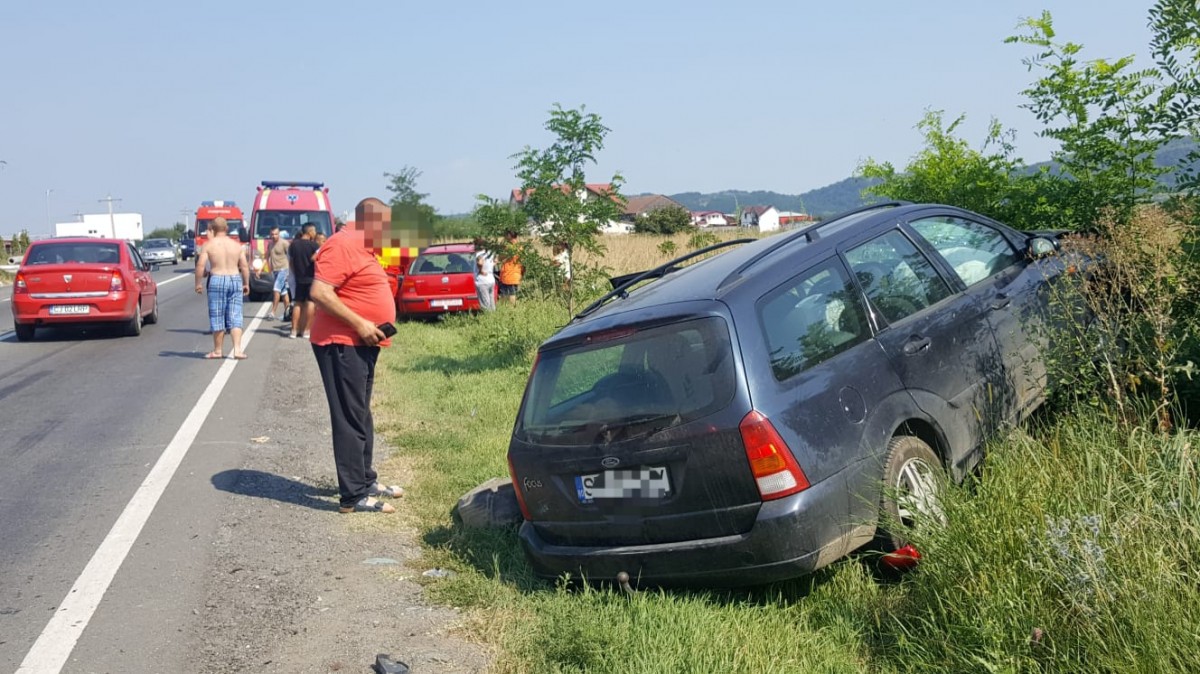 La 20 de ani, duminică dimineața, băut la volan: două mașini lovite și doi răniți