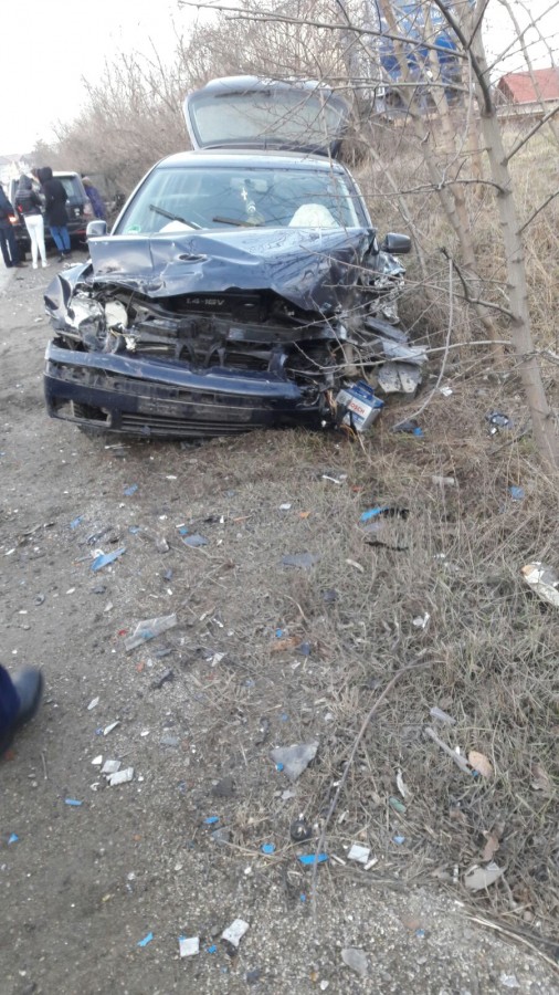 Accident cu două mașini și un TIR pe DN 7, la Tălmaciu