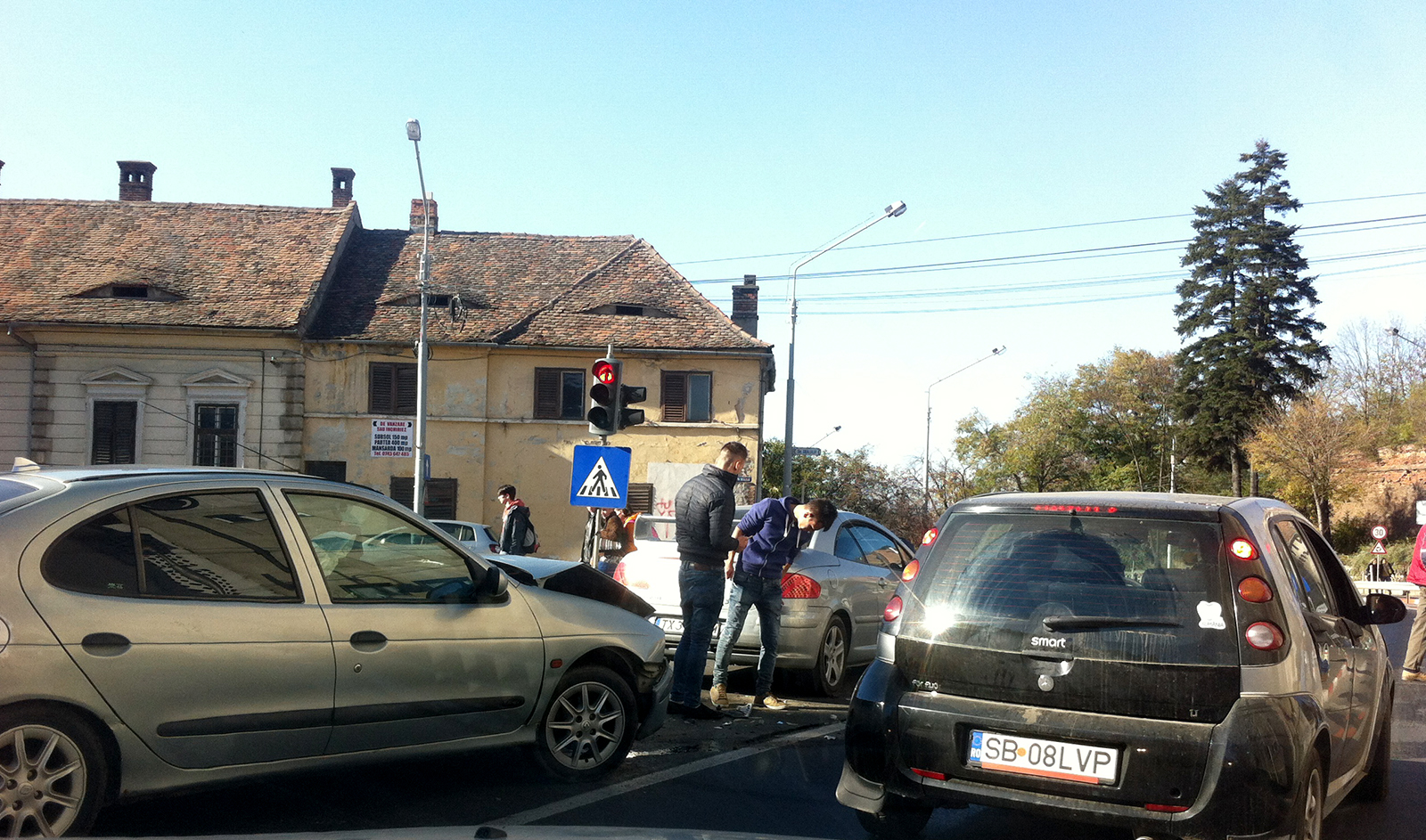FOTO Tamponare la trecerea de pe Șaguna. Trafic îngreunat