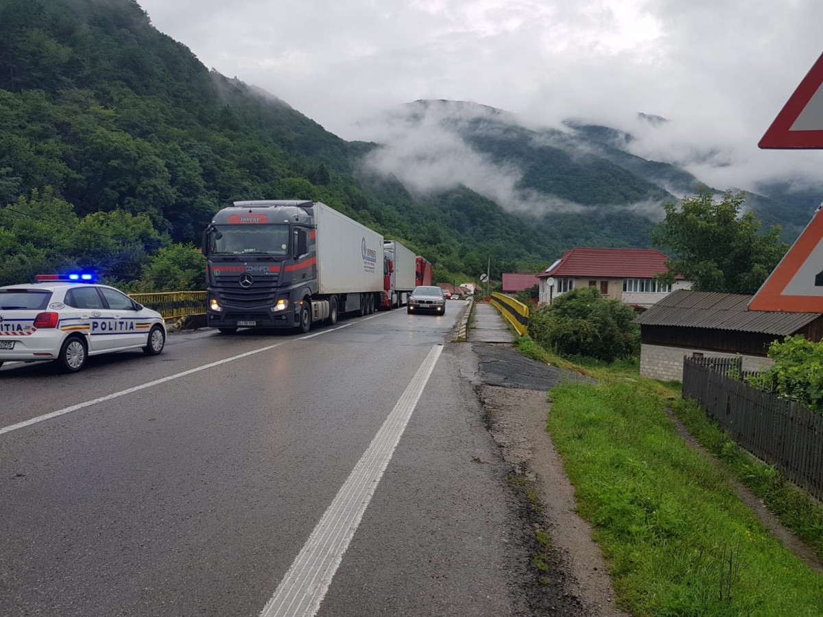 Dosar penal pentru un șofer de TIR, prins băut pe Valea Oltului