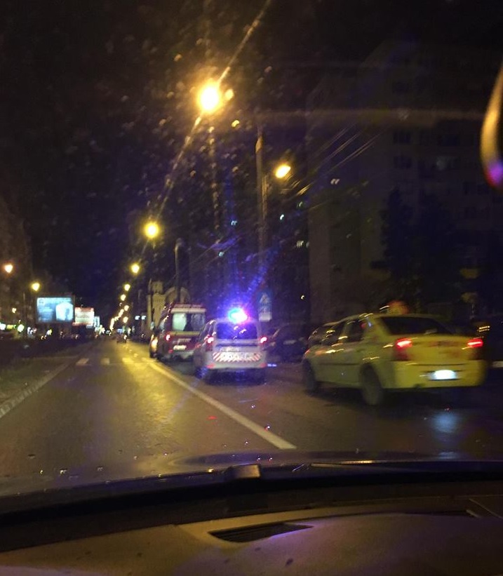 ACTUALIZARE Un taximetrist a acroșat un pieton pe trecerea de pietoni