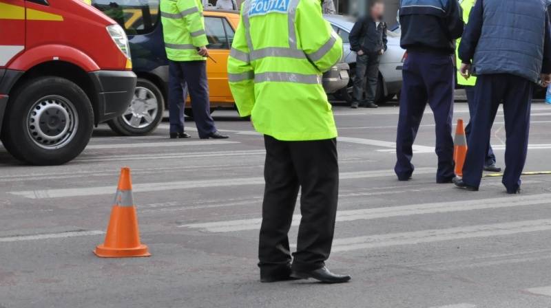 A plecat la plimbare cu mașina, deși nu deținea permis și a accidentat un pieton