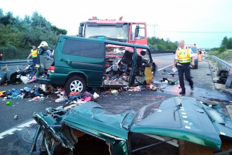 Video | Numărul românilor morți în accidentul din Ungaria a crescut la nouă. Şoferul era live pe Facebook