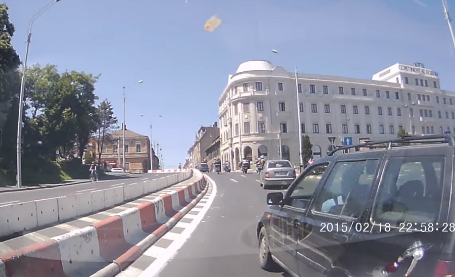 VIDEO. Accident provocat cu intenție în cea mai aglomerată intersecție din Sibiu