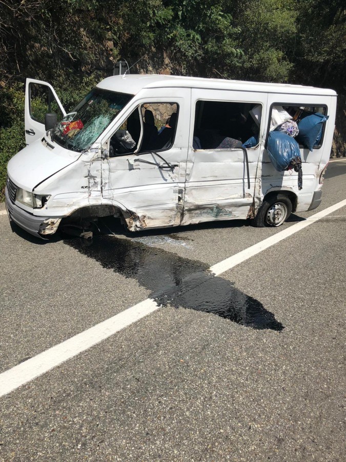 Accident grav pe Valea Oltului. Coloană de mașini pe 8 km