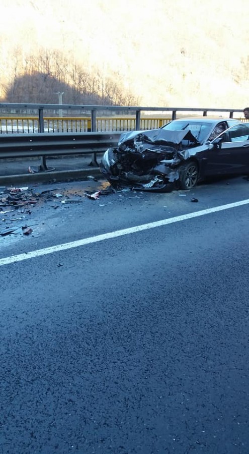 Accident grav pe Valea Oltului: Impact frontal după o depășire pe viaductul de la Cârligul Mic