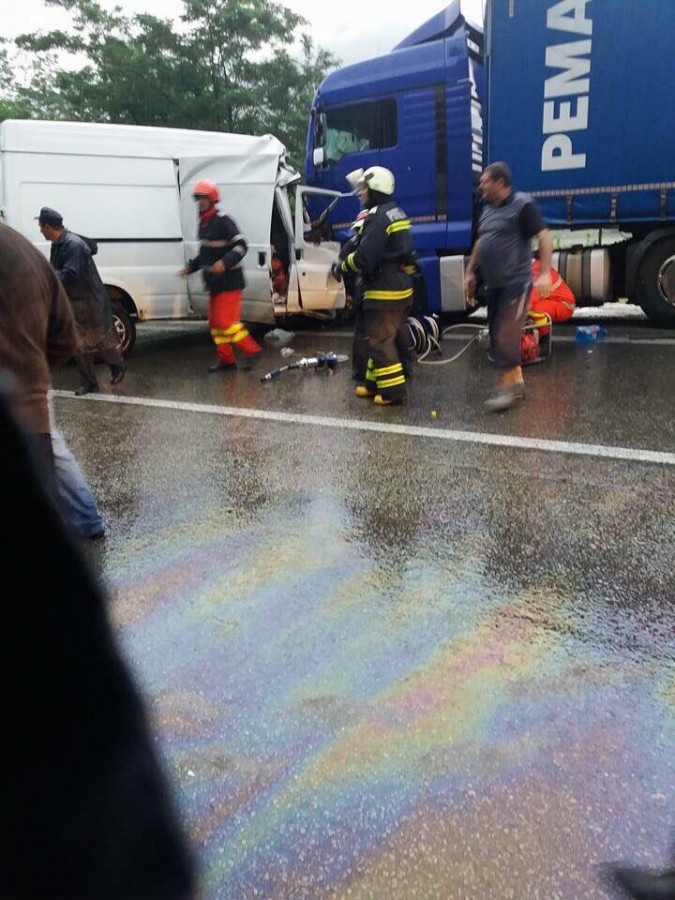 Foto. Accident cu trei morți pe Valea Oltului. Traficul este blocat