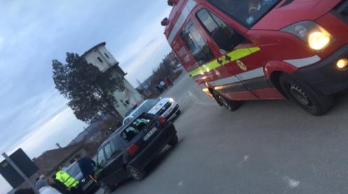 Copil lovit de mașină, după ce un șofer băut a dat cu spatele fără să se asigure