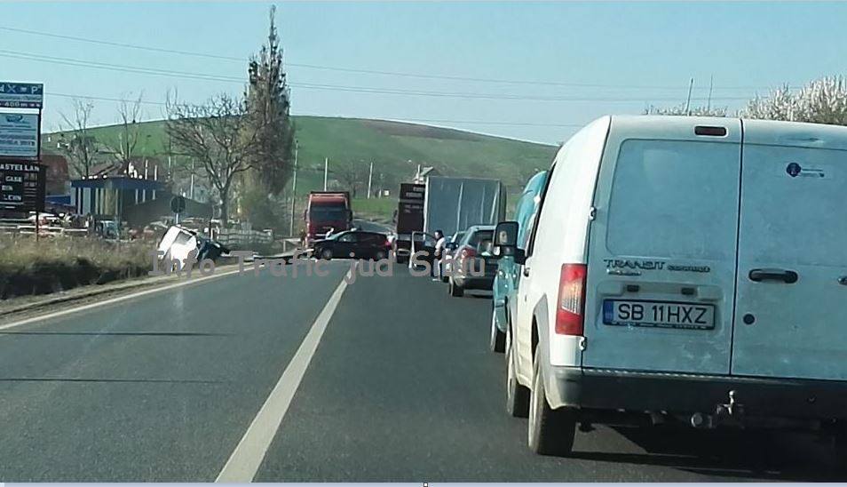 Două femei, dintre care una însărcinată în luna a șaptea, rănite într-un accident pe DN 14