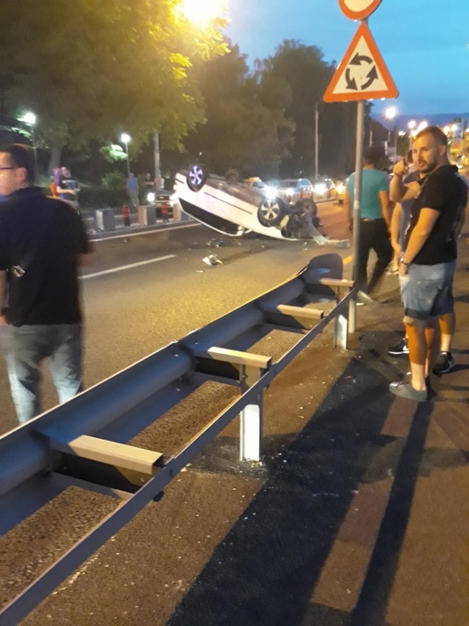 FOTO-Mașină răsturnată pe Șoseaua Alba-Iulia. Viteză și alcool