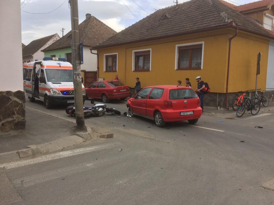 Accident în Lazaret. Nu a acordat prioritate unui motociclist