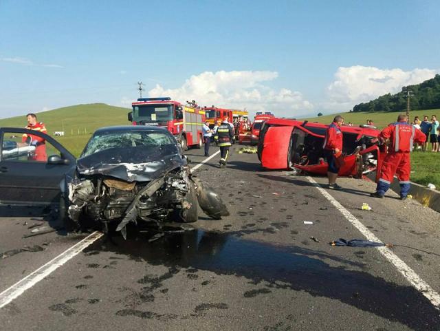 Trei oameni au murit într-un grav accident pe DN 1