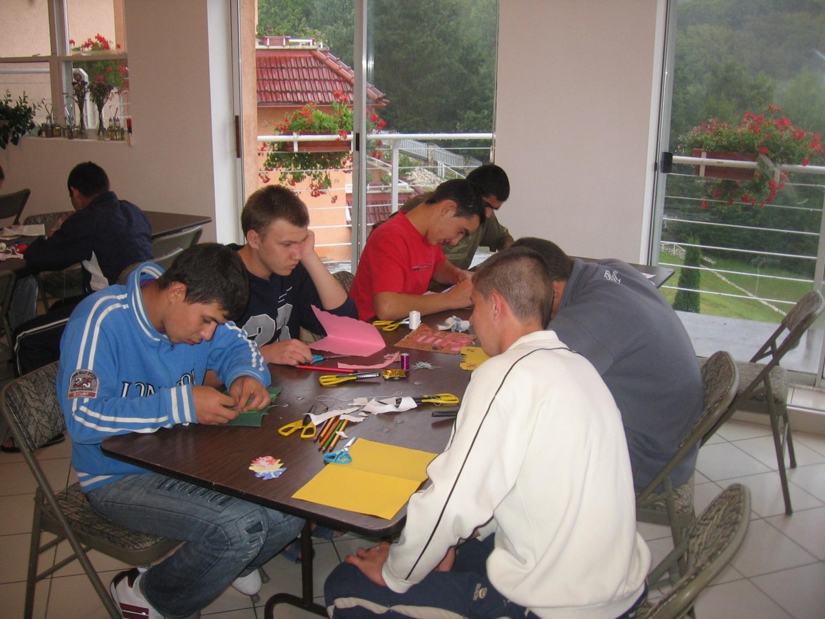 Minori condamnați la trei ani de internare într-un centru de reeducare, după ce au fost acuzați de tâlhărie 