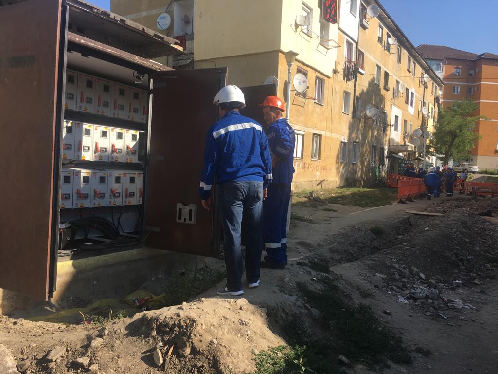 Furturi de curent fără oprire: contoarele a două blocuri, mutate pentru a patra oară