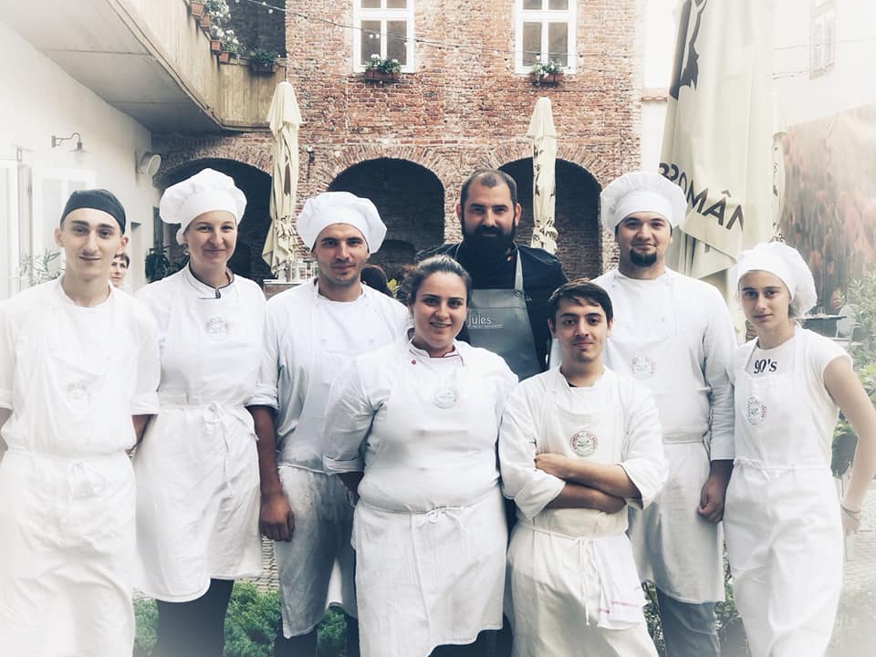 Chef Adi Hădean și cursanții Școlii de Bucătari Sibiu au gătit împreună