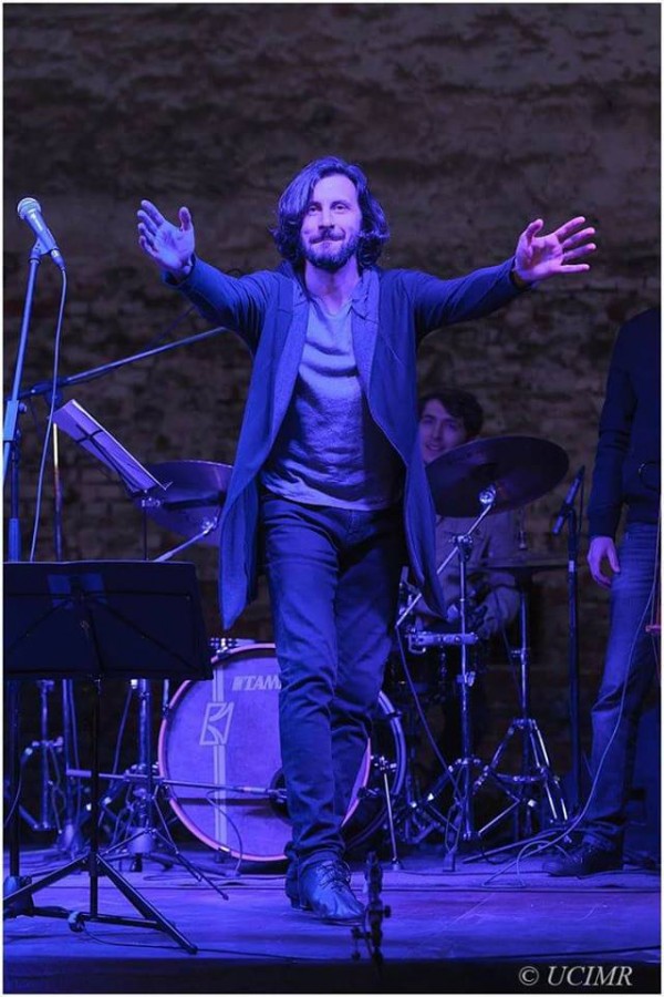 Adrian Nour concertează la Biblioteca Astra cu un program „de la Beatles la standarde jazz”