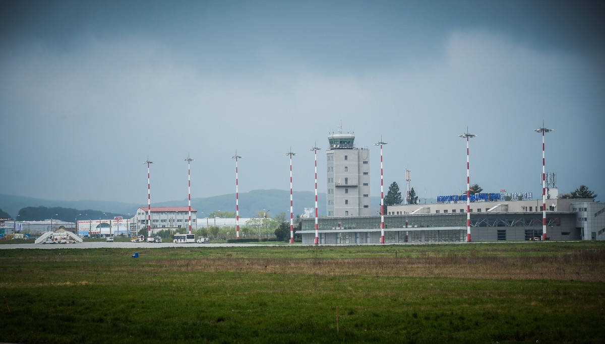 Toate posturile de director ale Aeroportului sibian, scoase la concurs
