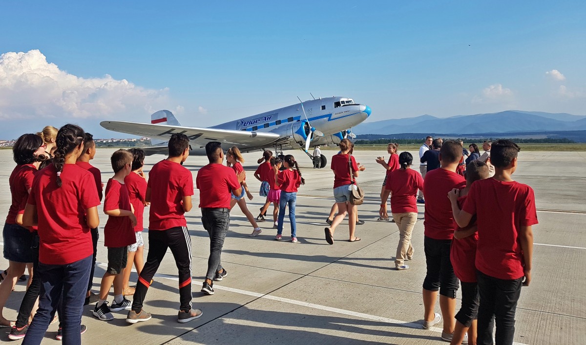 Foto-Video Am zburat cu o aeronavă unică în Europa, împreună cu 30 de copii ce provin din medii defavorizate