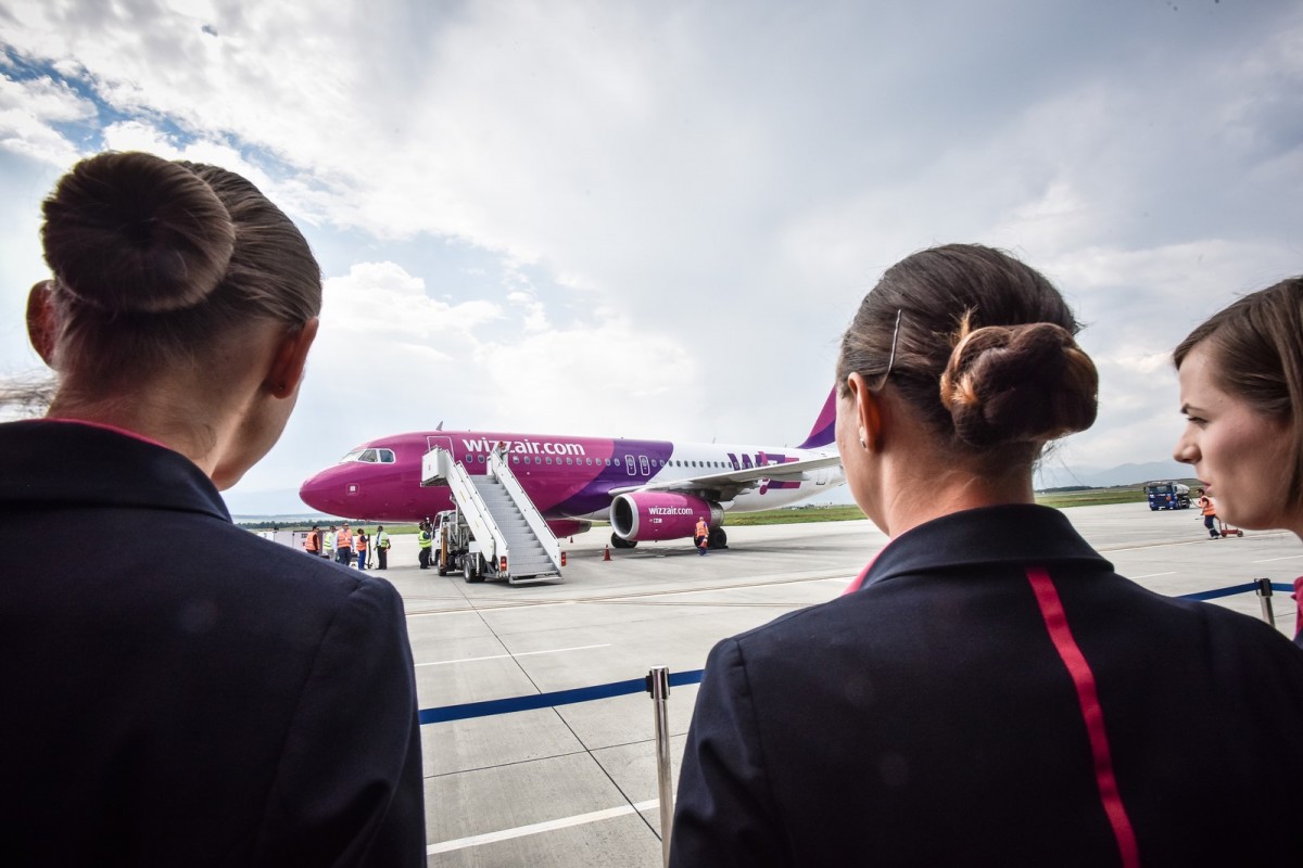 Stewardesă, o nouă meserie la Sibiu: ”ai experiențe minunate”