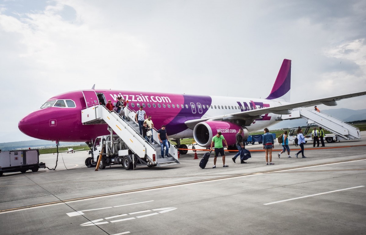 Wizz Air suspendă trei curse de pe aeroportul sibian. Temporar