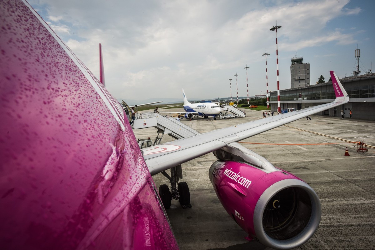 Un avion Wizz Air a lovit o pasăre la decolare și s-a întors de urgență pe Aeroportul Sibiu