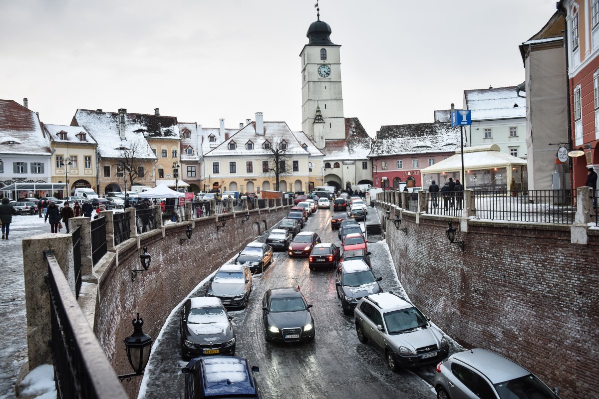 Primăria introduce amenzi pentru șoferii care își parchează mașinile în Centrul istoric