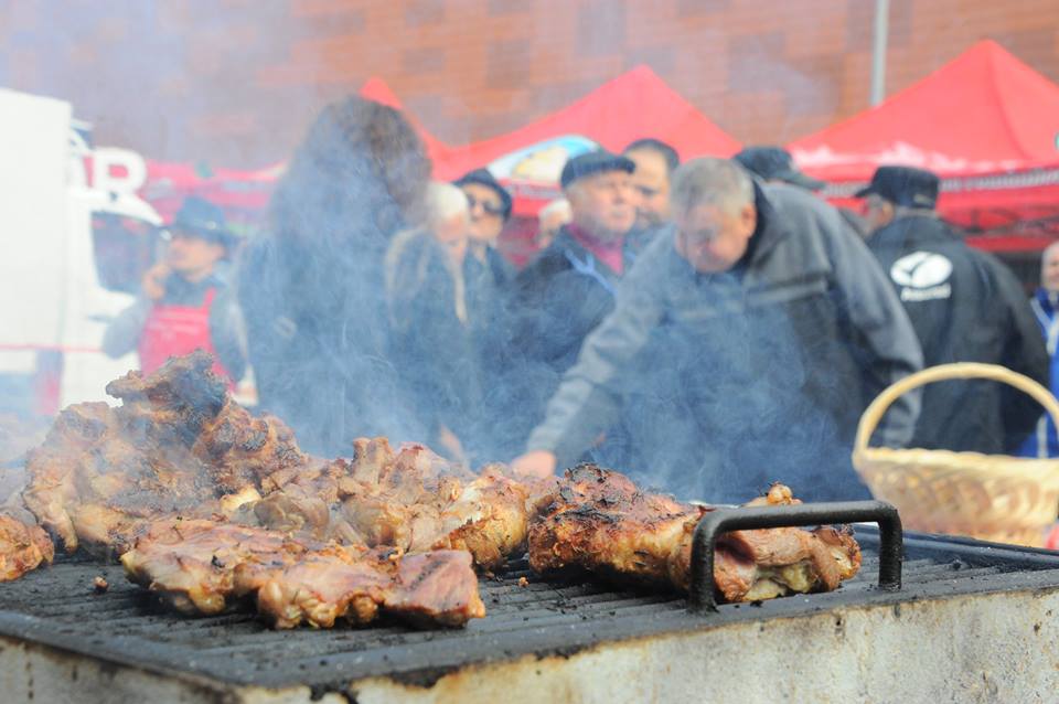 Degustare gratuită de mâncare tradițională din carne de oaie. 