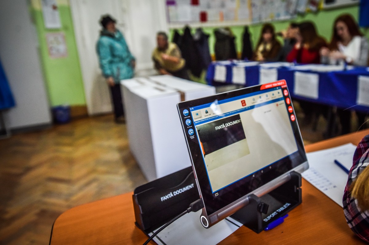 A chemat poliția după ce nu a fost lăsată să voteze