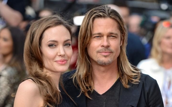 Angelina Jolie divorțează de Brad Pitt