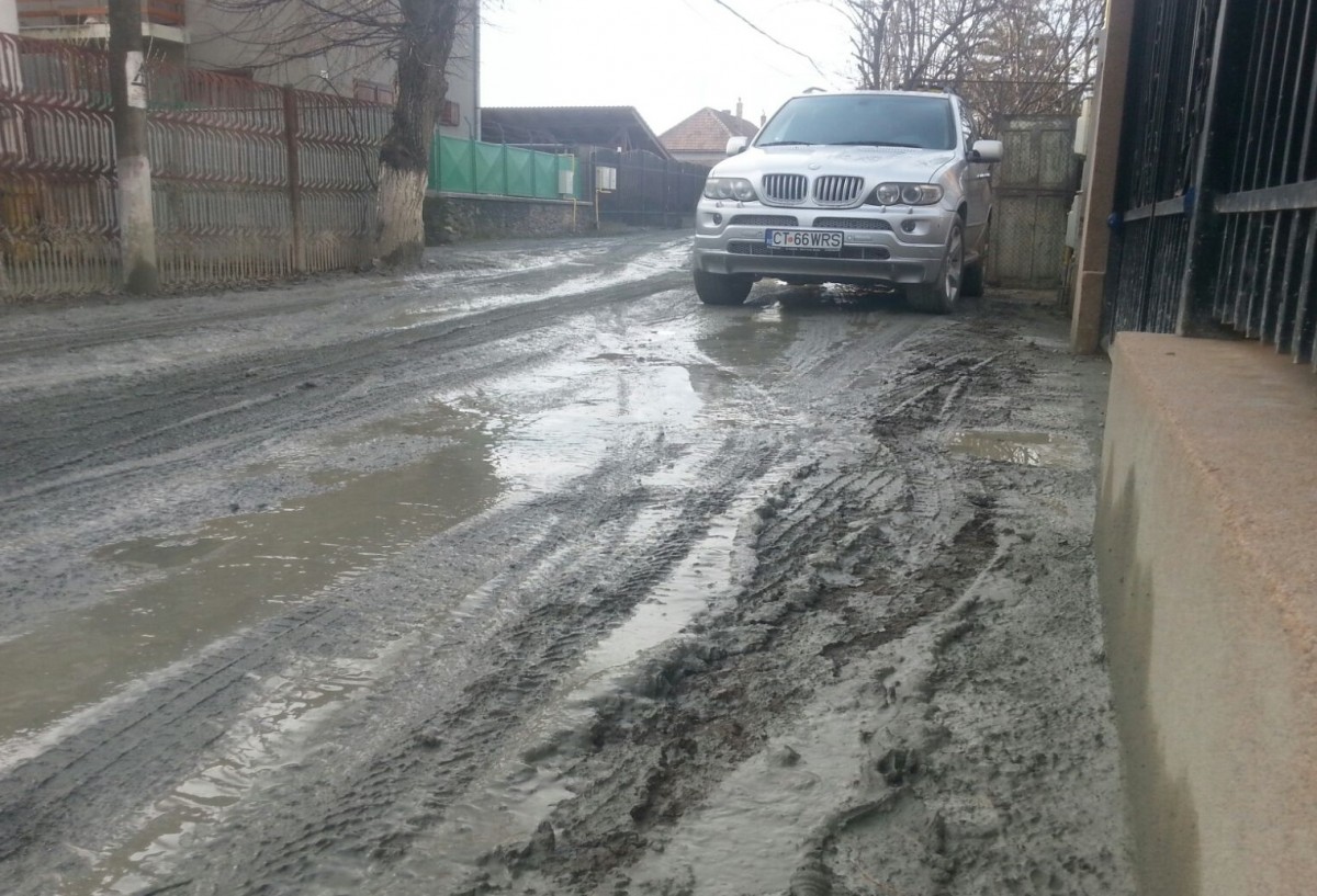 17 străzi de pământ, licitate pentru modernizare