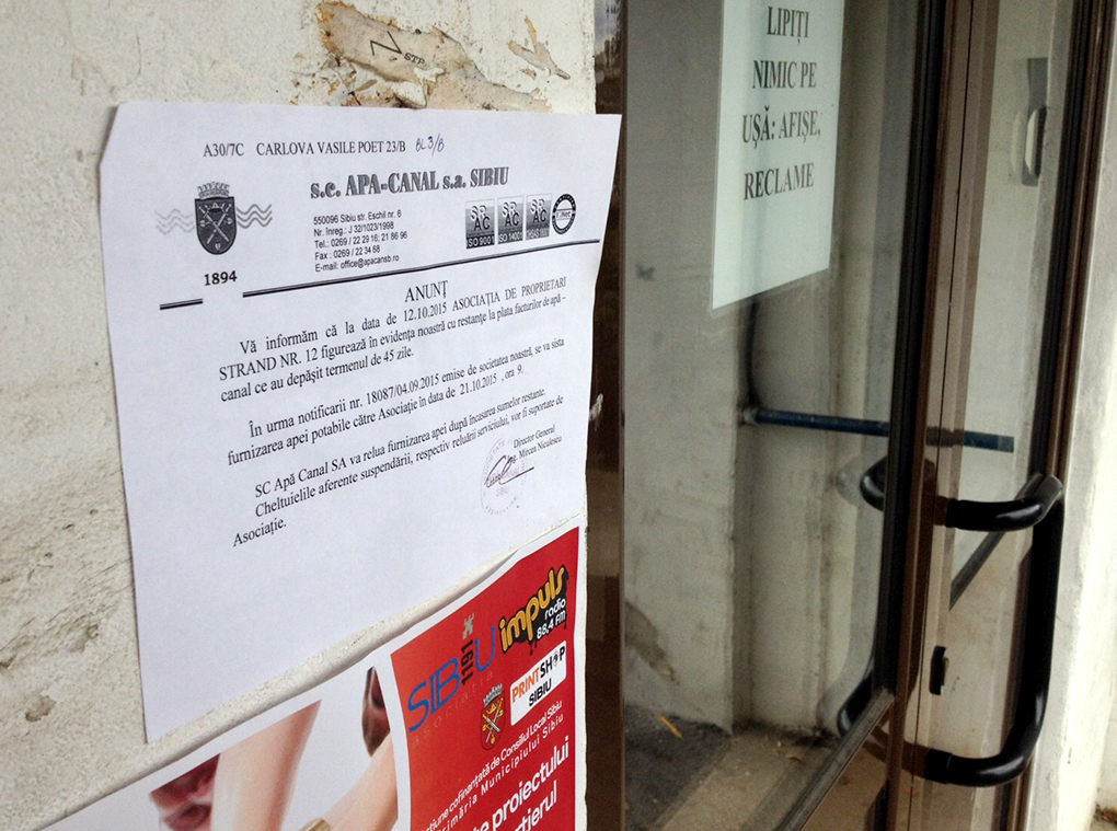 ACTUALIZARE Sute de sibieni vecini cu pompierii au fost debranșați de la apă. După ce au plătit o parte din factură, s-a reluat furnizarea apei