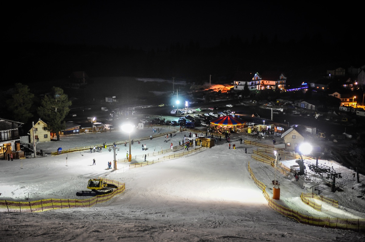 Concurs de drifturi pe zăpadă, la Păltiniș