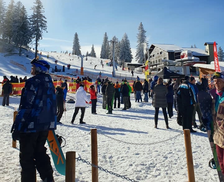 Peste 5000 de turiști au schiat, în weekend, la Păltiniș