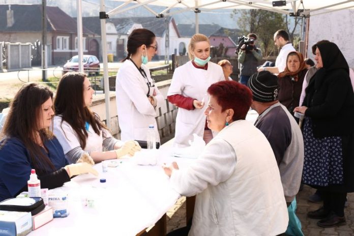 Mai mulți medici voluntari oferă în week-end consultații gratuite pentru sibienii din trei sate