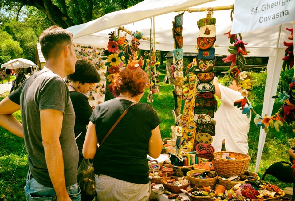 Peste 15.000 de vizitatori au luat parte la Târgul Creatorilor Populari din Muzeul Astra