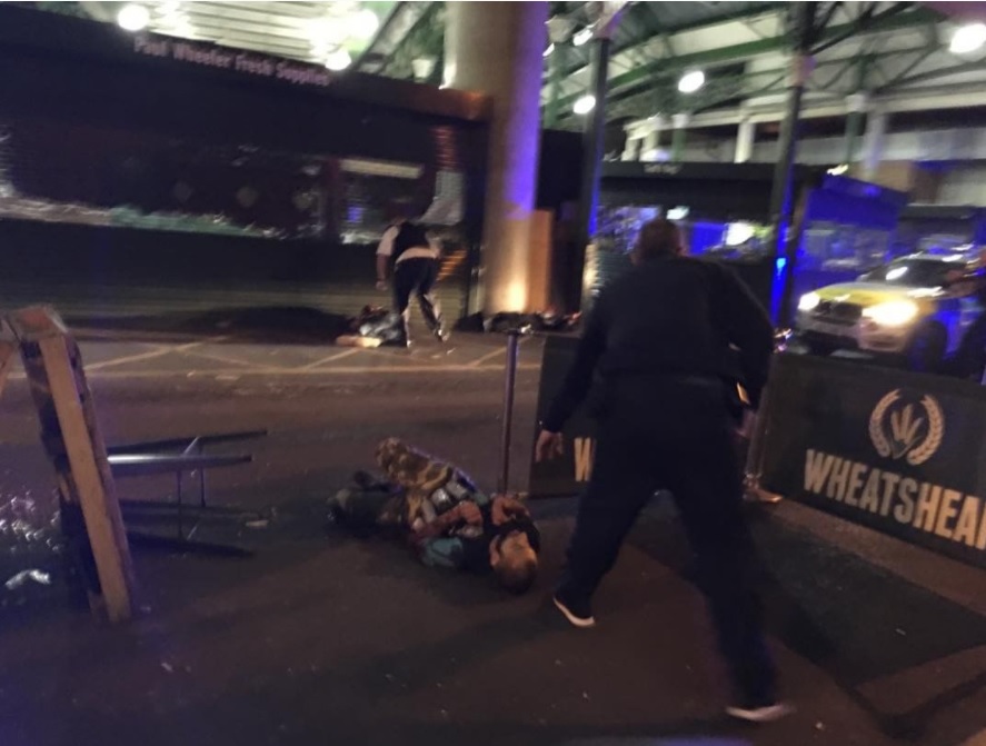 Londra: șase morți și 48 de răniți după ce o dubiță a intrat în mulțime. Atacatorii au coborât și au început să înjunghie trecătorii