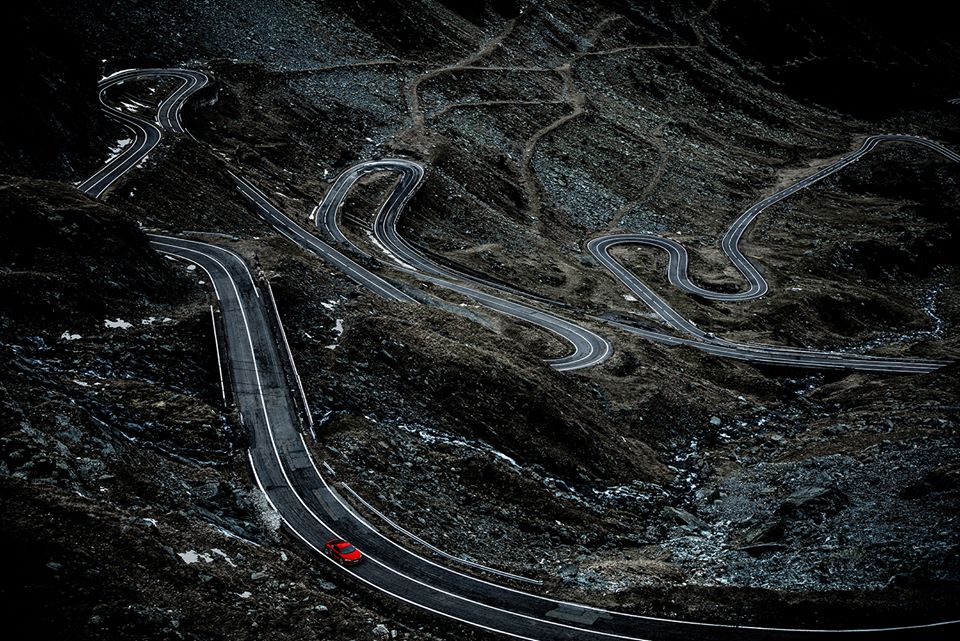 Actualizare. Trafic alternativ pe Transfăgărășan din cauza unor stânci care riscă să cadă pe șosea