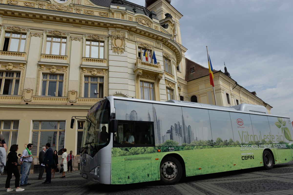 VIDEO Sibiul va avea nouă autobuze electrice care vor circula pe două trasee