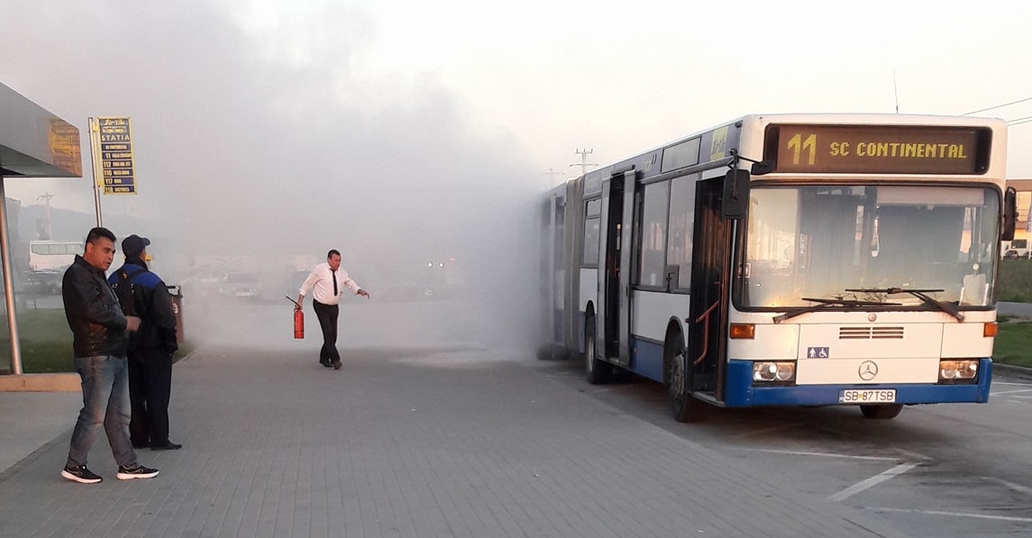 Autobuzul Tursib care a luat foc în stație: ”în fiecare zi ieșea fum din spate”